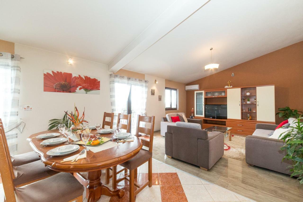 Villa Marica Kaštela Eksteriør billede
